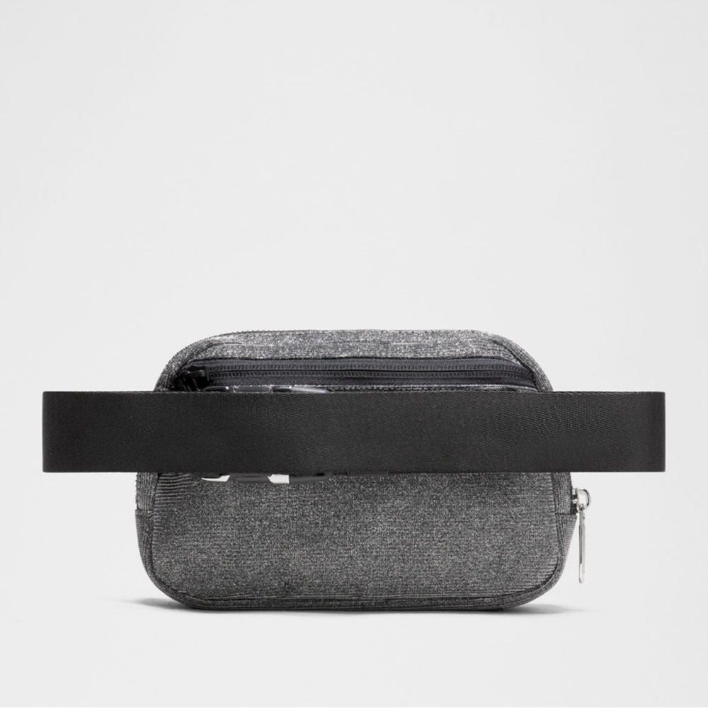 lululemon Everywhere Belt Bag  Dark Silver/graphite Gray  Glitter 1 Liter NWt - Picture 4 of 8